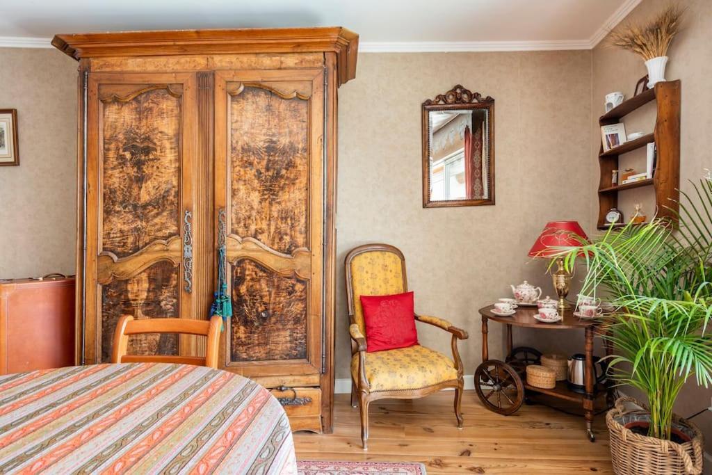 Six Chandelles M'Etaient Comptees Puimoisson Екстер'єр фото